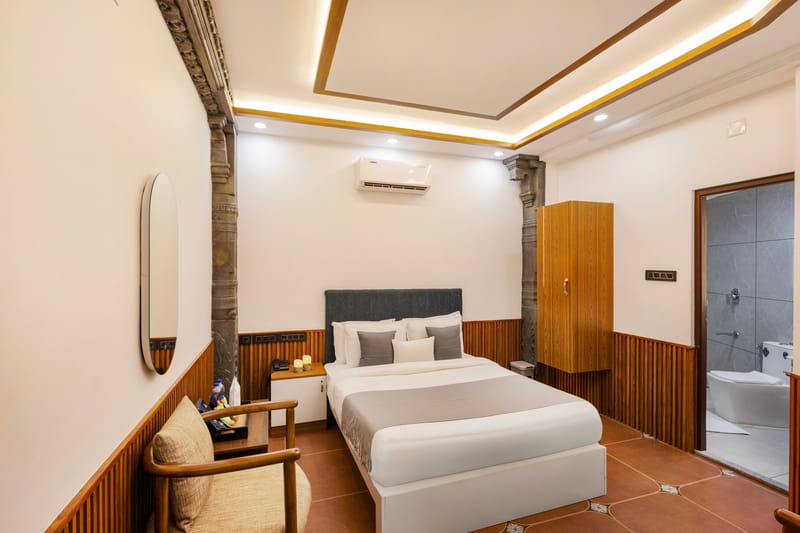 Emmanuel Residency | Deluxe Stay, Close to Metro Station, Lulu Mall & arine Drive, Kochi – photo 17