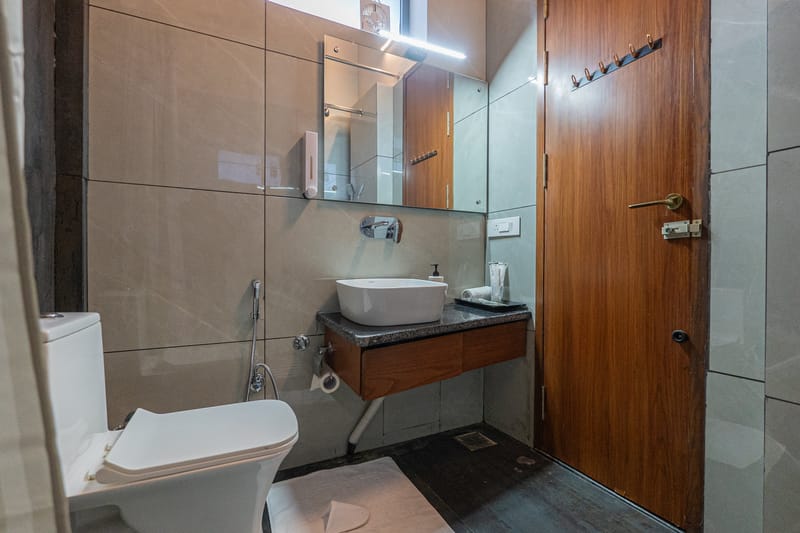 Lakefront S-2 | 1-BHK Apartment Close to Naukuchiatal Lake – photo 9