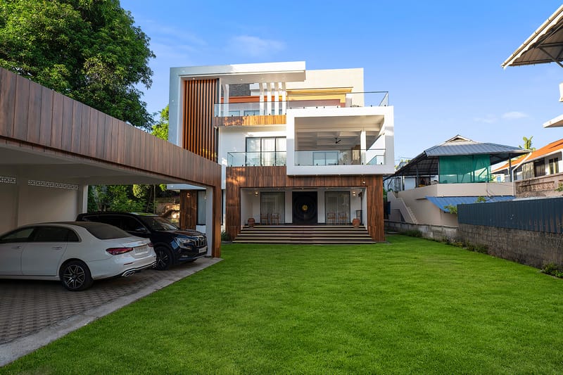 Nedumbally | 4-BHK Villa with Office Space, Balcony Sit-Out & Lounge Area |  Near Edapally Church – photo 1