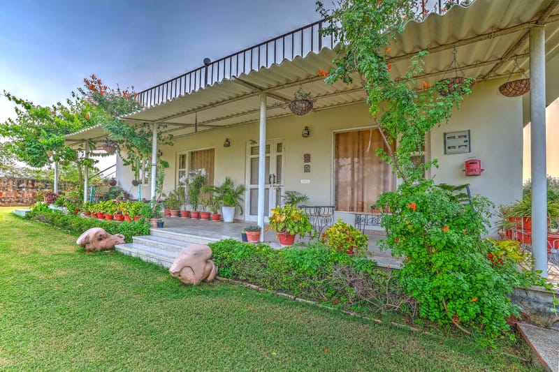Aravale Farm | Pet-friendly 4-BHK Farmhouse With Private Pool, 2-Acre Lush Garden & Aravali Views – photo 6