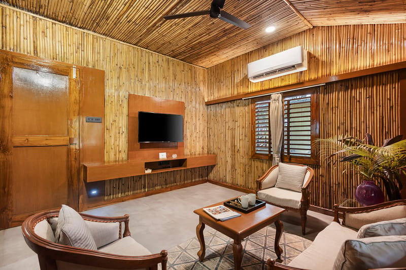 Timber Premium Suite | Pet-friendly Bamboo Cottage with Pvt Verandah, Lounge & Shared Outdoor seating & Restaurant – photo 19