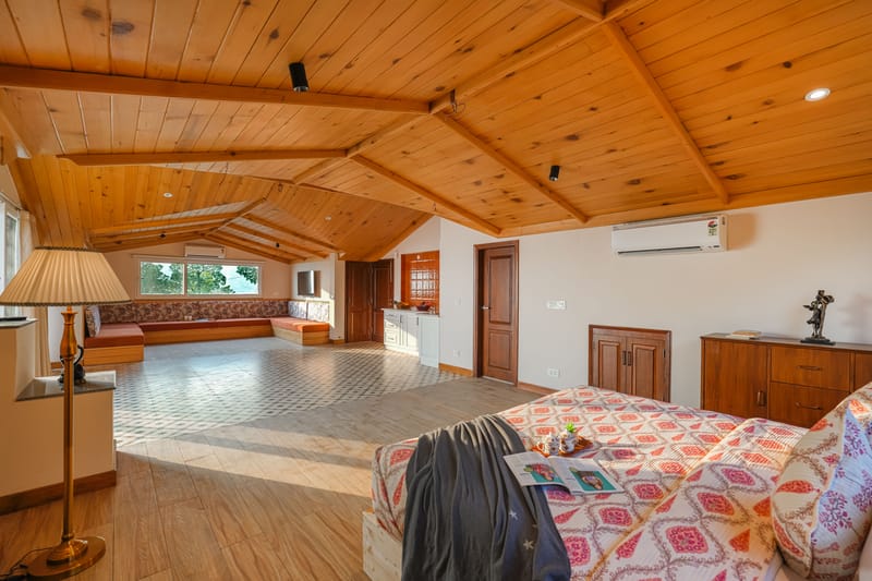 Konifer Rosewood | Hillside Attic Room With Balcony & Outdoor Seating – photo 26