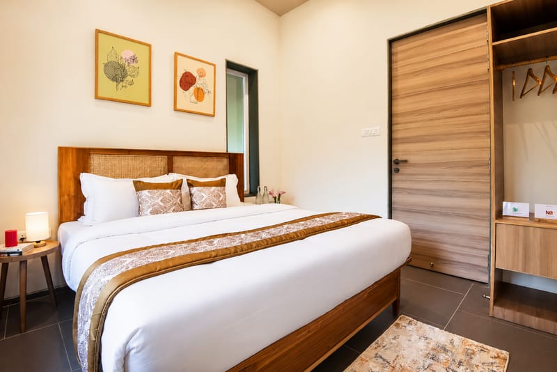The Crescent Palm Grove | Boutique Suite in a Resort with Shared Game Room, Garden and Restaurant – photo 13