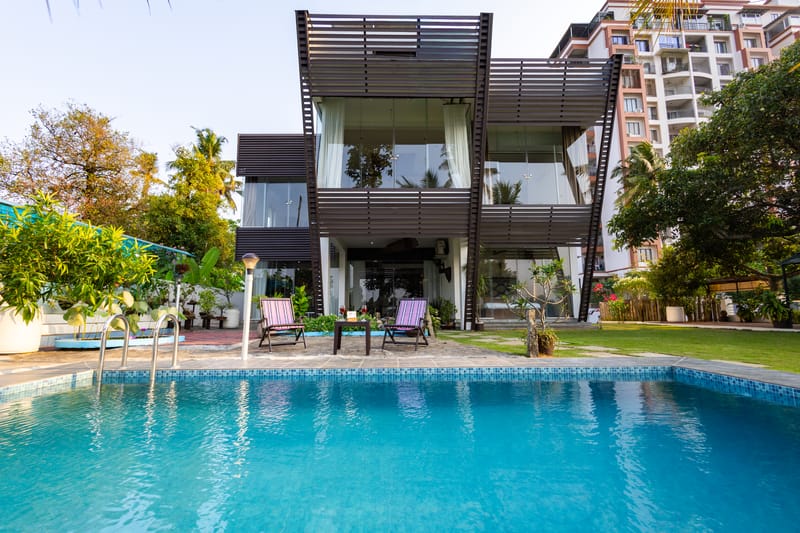 Glass River Retreat | 4-BHK Riverside Getaway with Private Pool, Lakeside Sit-Out & Lounge Area Near Aluva Railway & Metro Station – photo 27