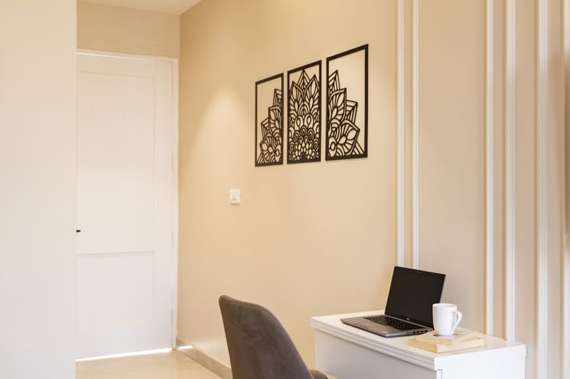 Kalyan Mansion Primrose | Elegant Room W/ Private Balcony, Shared Outdoor Space, Lift & Scenic Views – photo 9