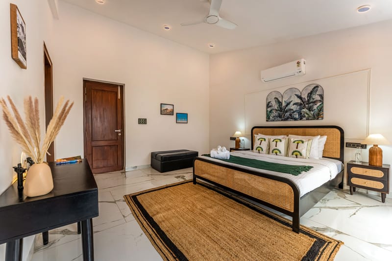 Villa Casa Del Mundo | Luxe Pet-friendly 4-BHK Villa With Pvt Pool, Bar, Lift & Scenic Hill Vistas  – photo 37