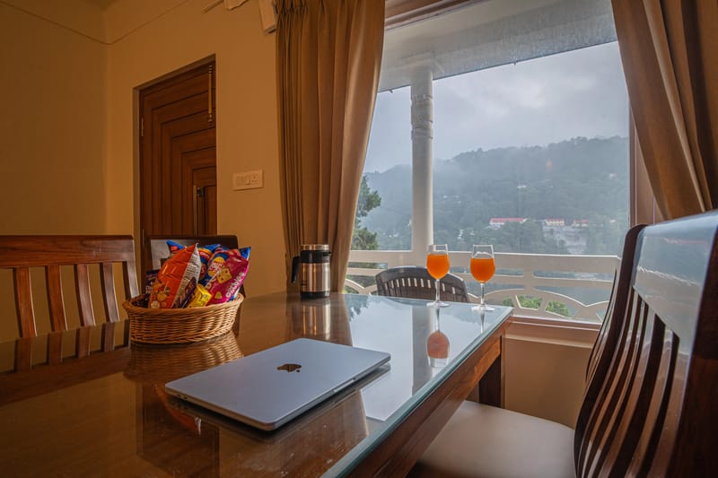 Headingly Suites | Lake-Facing 2-Room Retreat Just Above Mall Road – photo 8