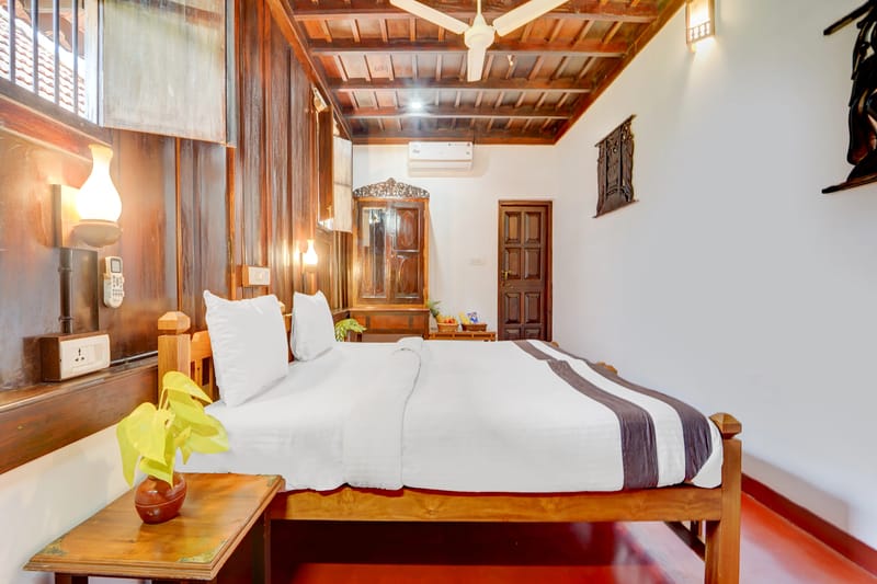 Palm Dale Deluxe Room | Serene Heritage Retreat by the Backwaters with Garden & Restaurant – photo 20