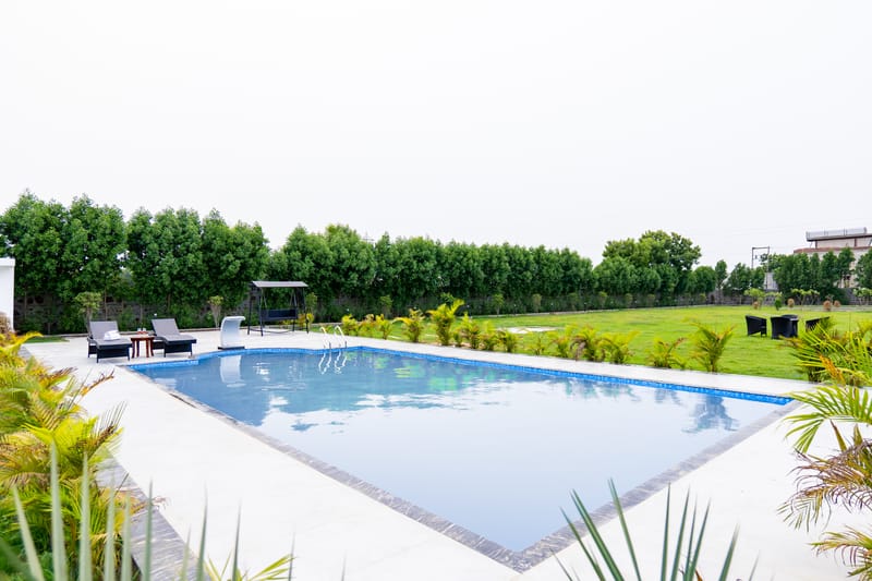 Malik Farms | Countryside Wooden Cottage on 2 Acre Estate with Shared Pool, Garden & Restaurant – photo 8