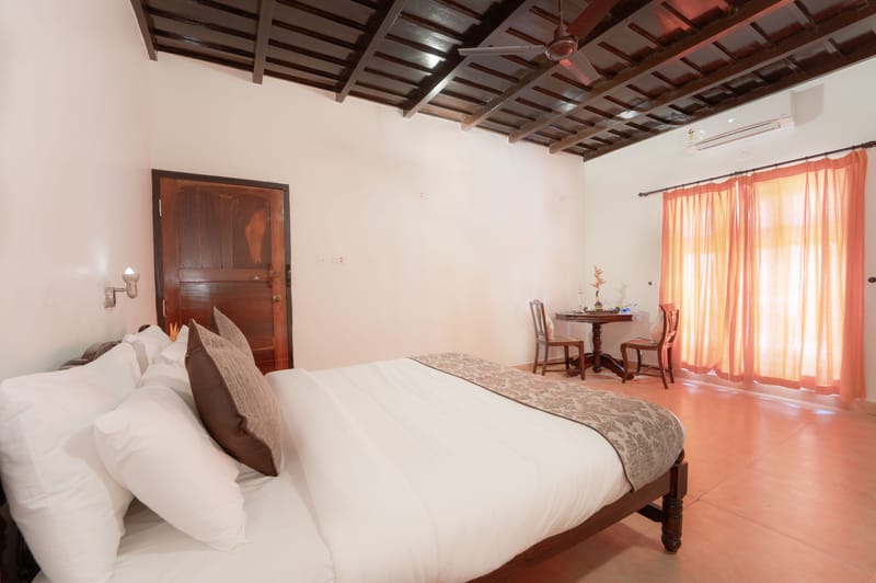 Vembanad House | Lakeside Heritage 4-Bedroom Retreat with Garden & Outdoor Sitting Area – photo 26
