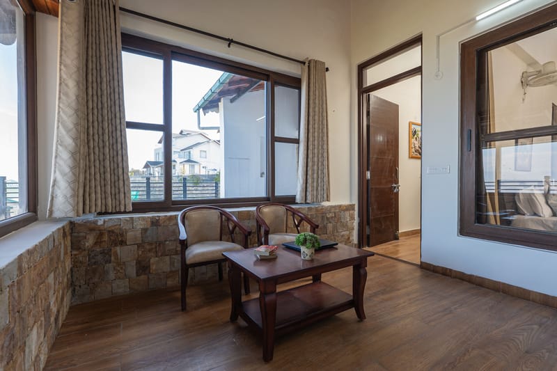 SnowPeak Villa | 3-BHK Pet-friendly Hideaway with Sit-Outs & Glass Patio, Garden &Hill Views – photo 24