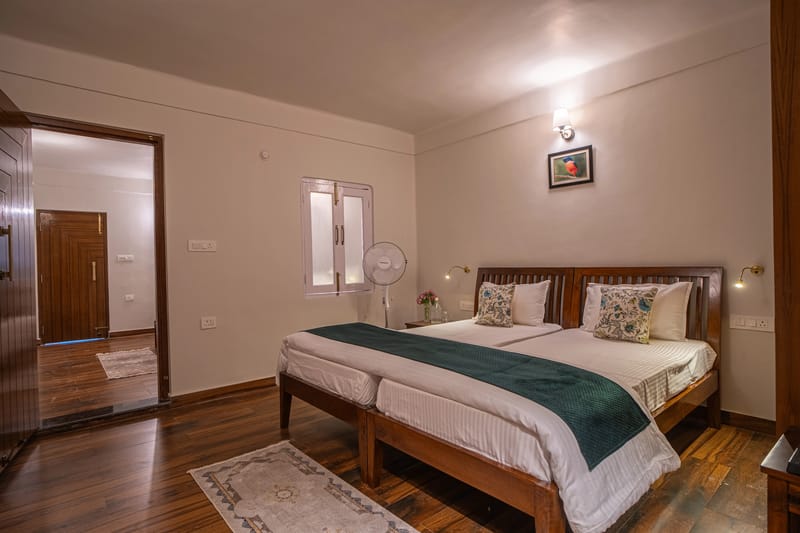 Headingly Suites | Lake-Facing 2-Room Retreat Just Above Mall Road – photo 11