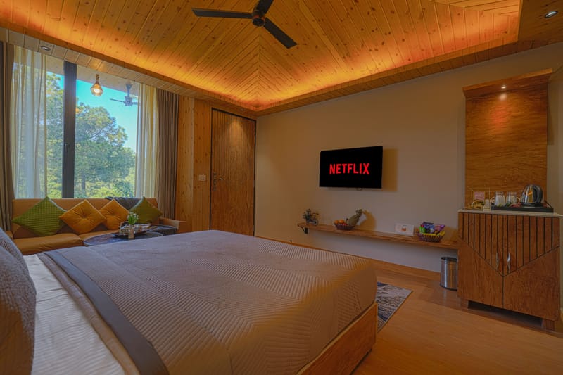 Pine View Resort | Pet-friendly Hilltop 1-Suite With Garden-Facing Balcony, Rooftop lounge, Restro & Game Zone – photo 17