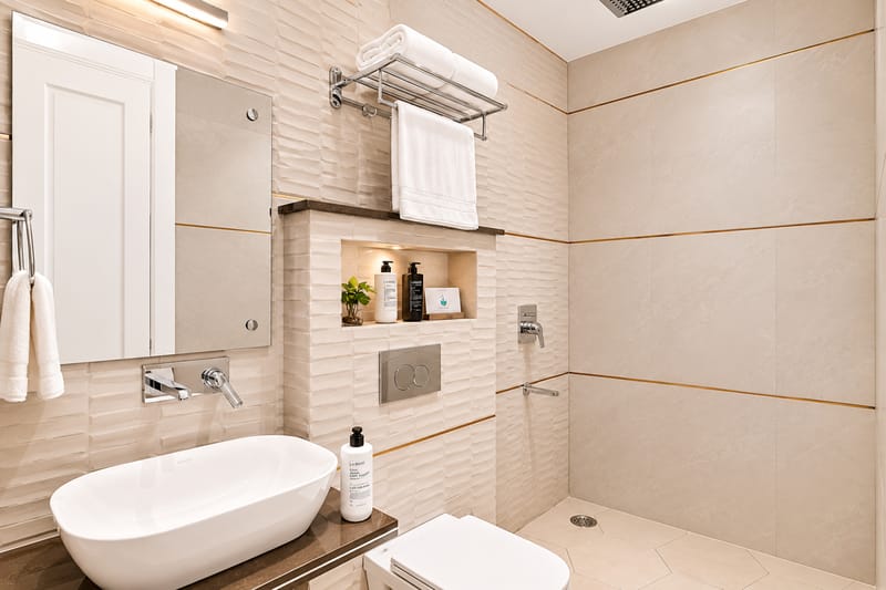Kalyan Mansion Primrose | Elegant Room W/ Private Balcony, Shared Outdoor Space, Lift & Scenic Views – photo 22