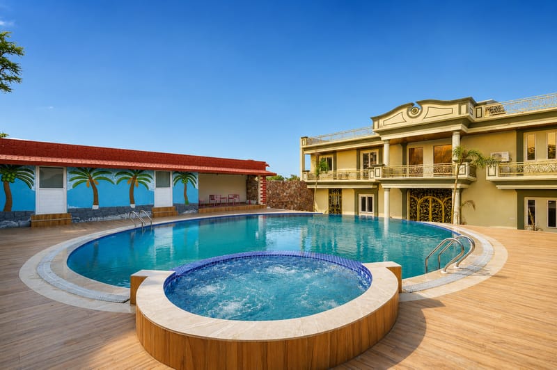 Gold Palm Granola | Elegant Room in a Serene Resort with Shared Pool, Dining, & Garden | Near Popular Tourist Attractions – photo 6