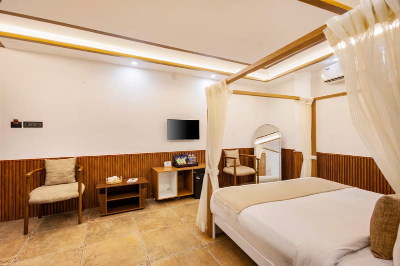 Emmanuel Residency | Super Deluxe Stay, Close to Metro Station, Lulu Mall & Marine Drive, Kochi – photo 16