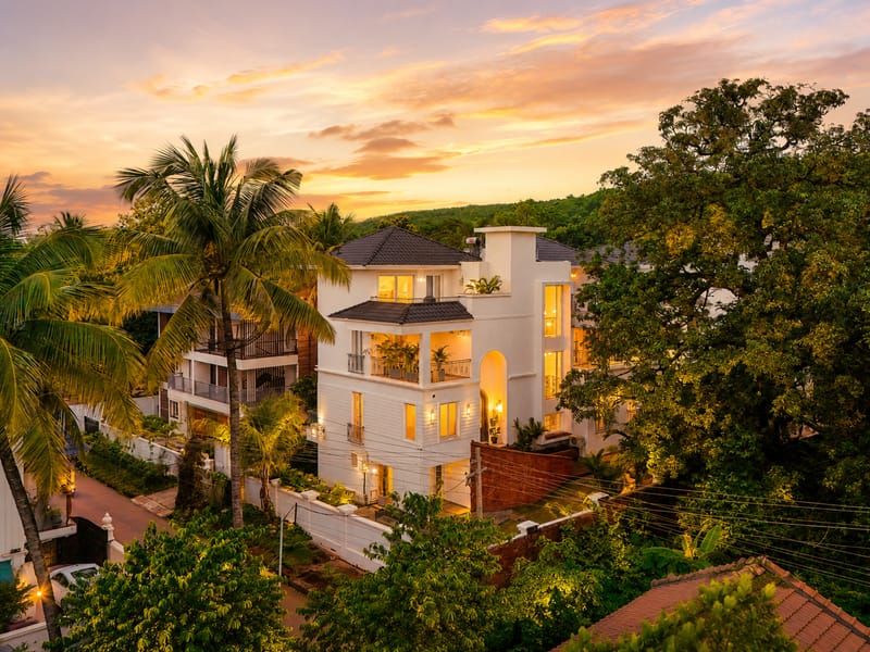 Purple Coral | Luxe 5-BHK Villa With Two Private Pools & Lift Near Chapora Fort – photo 2