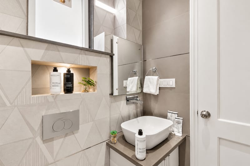 Kalyan Mansion Primrose | Elegant Room W/ Private Balcony, Shared Outdoor Space, Lift & Scenic Views – photo 20