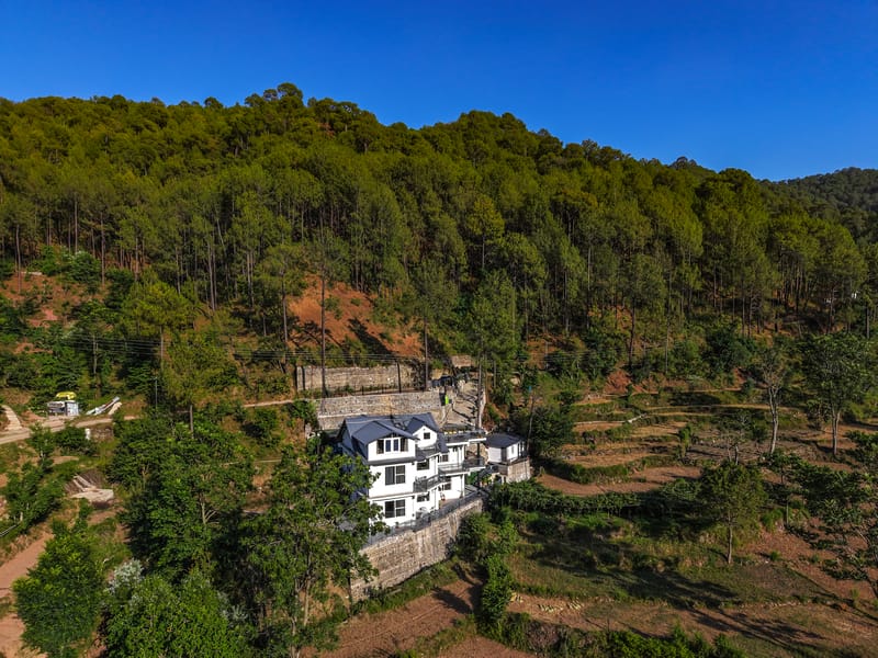 Gamble Pine Ridge | Pet-friendly 2-BHK Apartment With Shared Plunge Pool & Lawn Amid Mountains – photo 30