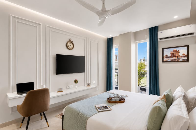 Kalyan Mansion Primrose | Elegant Room W/ Private Balcony, Shared Outdoor Space, Lift & Scenic Views – photo 19