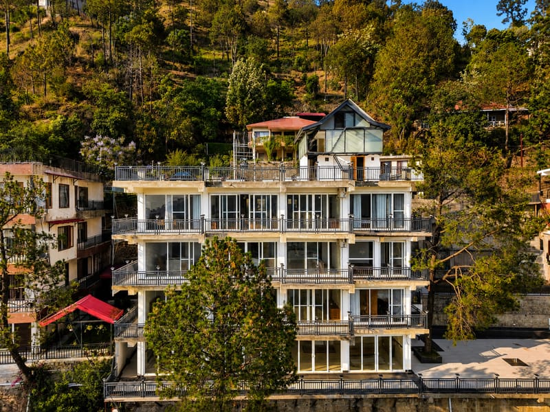 Mist & Manor Maple | Pet-friendly 6-BHK Apartment with Shared Game Zone, Outdoor Seating Areas & 360 Panoramic Views – photo 9