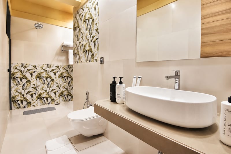 The Crescent Palm Grove | Boutique Suite in a Resort with Shared Game Room, Garden and Restaurant – photo 15