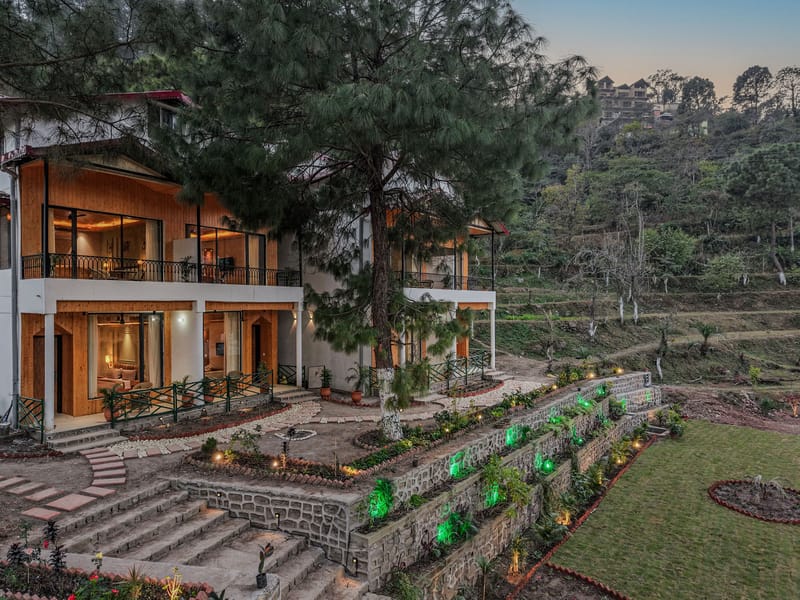 Pine View Resort | Pet-friendly Hilltop 1-Suite With Garden-Facing Balcony, Rooftop lounge, Restro & Game Zone – photo 40