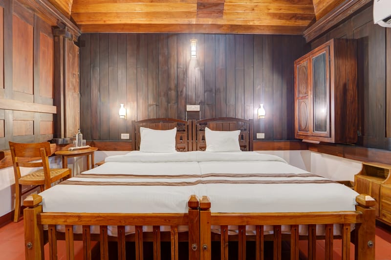 Palm Dale Deluxe Room | Serene Heritage Retreat by the Backwaters with Garden & Restaurant – photo 19
