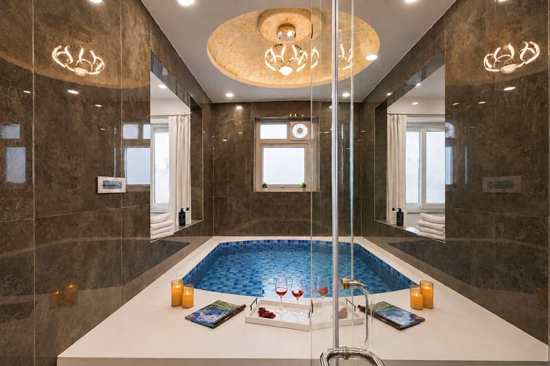 Gold Palm Ivory | Sophisticated Room with Elegant Bathtub, Shared Pool & Lush Green Views – photo 14