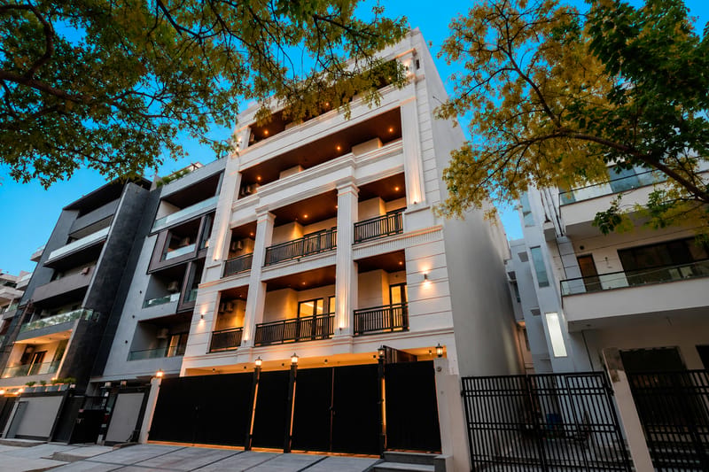 Luxora |1-BHK with Balcony & Views, Restro, Lift, Gym & Conference Room | 1 km from Millennium City Centre /HUDA – photo 2