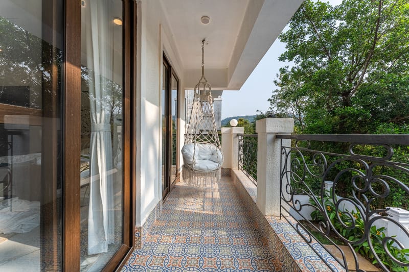 Villa Casa Del Mundo | Luxe Pet-friendly 4-BHK Villa With Pvt Pool, Bar, Lift & Scenic Hill Vistas  – photo 22