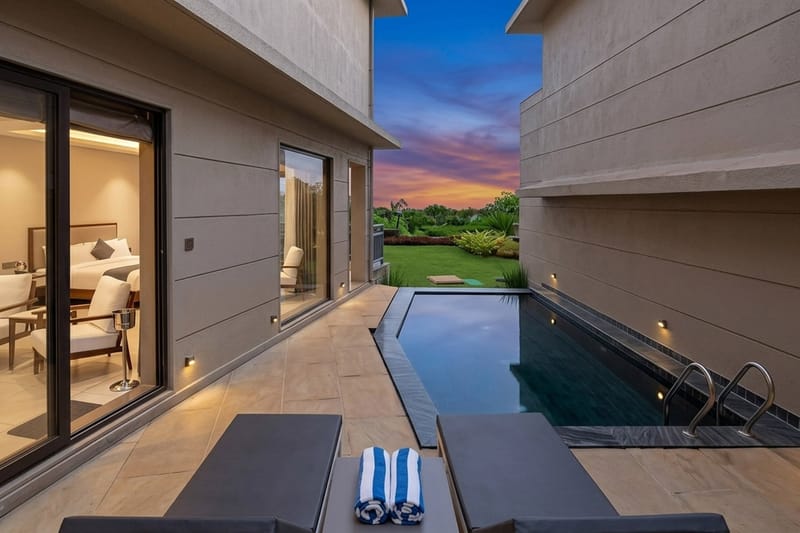 Royal Suite w/ Private Pool @ Vee Resort – photo 1