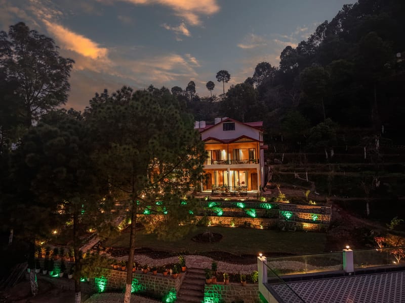Pine View Resort | Pet-friendly Hilltop 1-Suite With Garden-Facing Balcony, Rooftop lounge, Restro & Game Zone – photo 43
