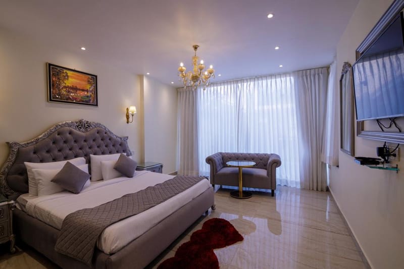 Emperor Ozran Elite Room With A Balcony & A Bathtub | Premium Retreat With Shared Pool, Restro & Bar | Near Famous Beaches – photo 14