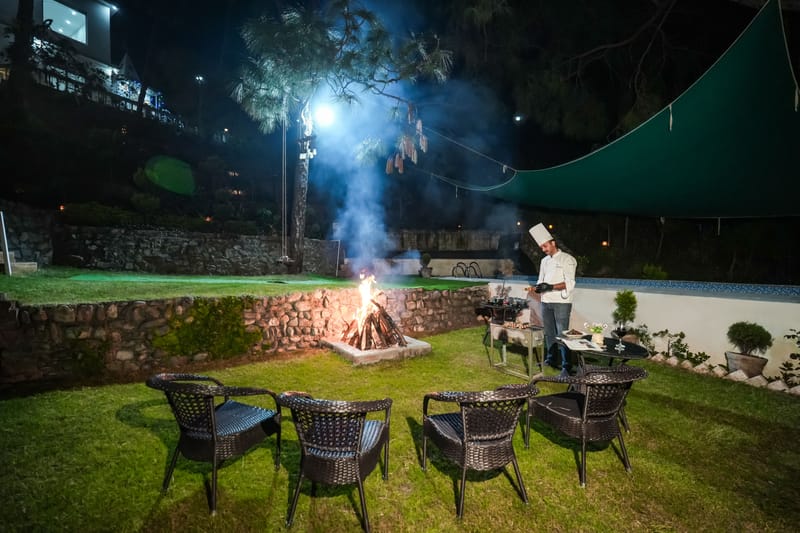 Stars and WindSongs | 1 Hilltop Suite with Shared Pool, Bonfire, Game Zone, Alfresco Dining & Relaxing Garden Spaces – photo 11