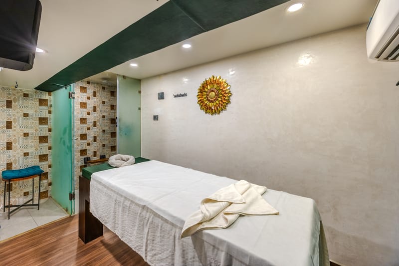 Goan Bliss Premium Room | Aesthetic Suite in a Boutique Resort with Pool, Dining, Library & Serene Tropical Setting – photo 30