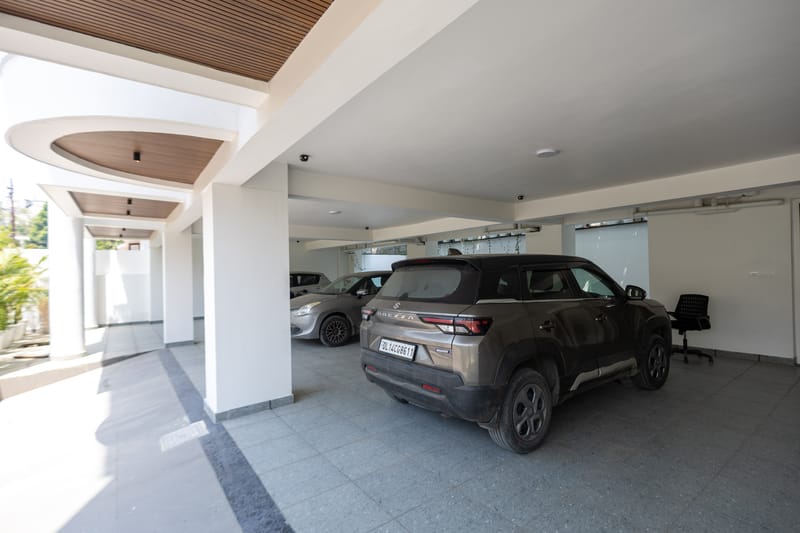 Kalyan Mansion Primrose | Elegant Room W/ Private Balcony, Shared Outdoor Space, Lift & Scenic Views – photo 26