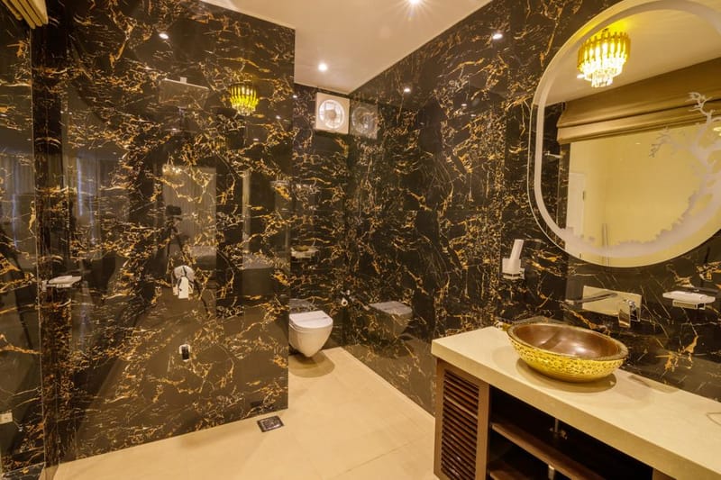 Emperor Ozran Elite Room With A Balcony & A Bathtub | Premium Retreat With Shared Pool, Restro & Bar | Near Famous Beaches – photo 12