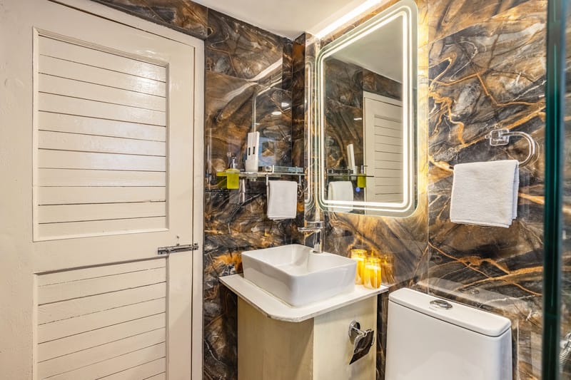 Interstellar ~ Deluxe Suites – photo 16