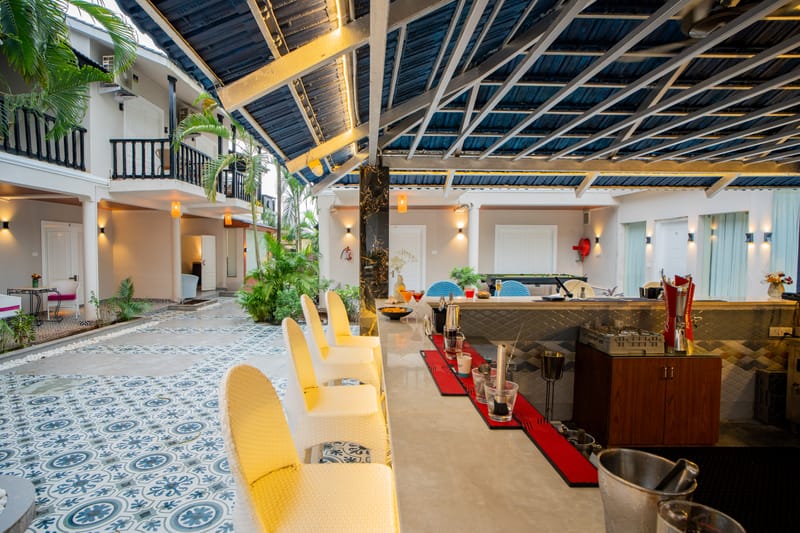 Emperor Ozran Elite Room With A Balcony & A Bathtub | Premium Retreat With Shared Pool, Restro & Bar | Near Famous Beaches – photo 7