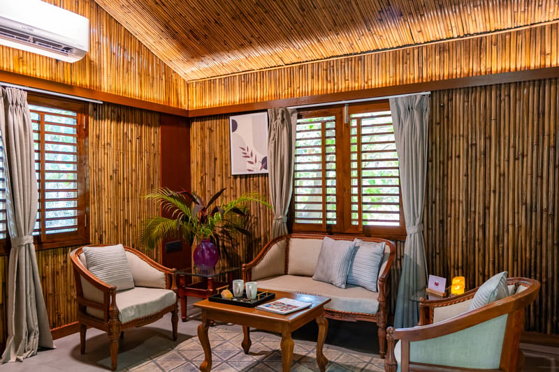 Timber Premium Suite | Pet-friendly Bamboo Cottage with Pvt Verandah, Lounge & Shared Outdoor seating & Restaurant – photo 7