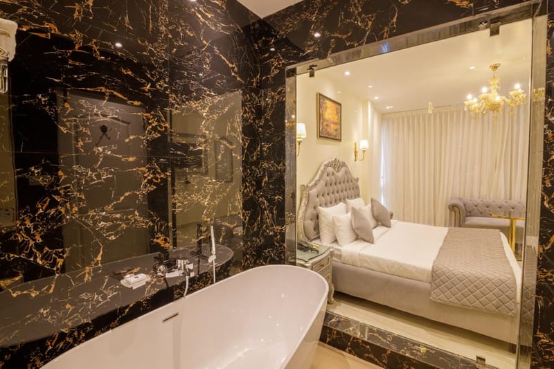 Emperor Ozran Elite Room With A Balcony & A Bathtub | Premium Retreat With Shared Pool, Restro & Bar | Near Famous Beaches – photo 11