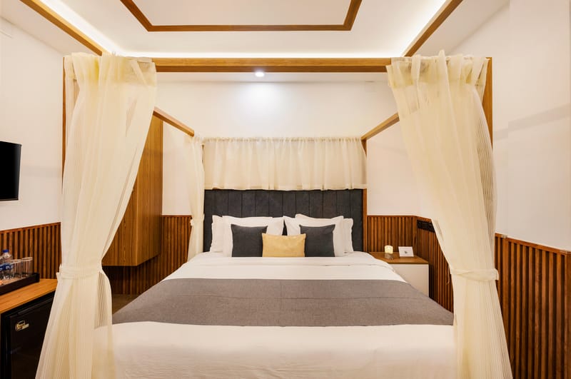 Emmanuel Residency | Suite with Private Jacuzzi | Easy Access to Lulu Mall & City Metro – photo 17