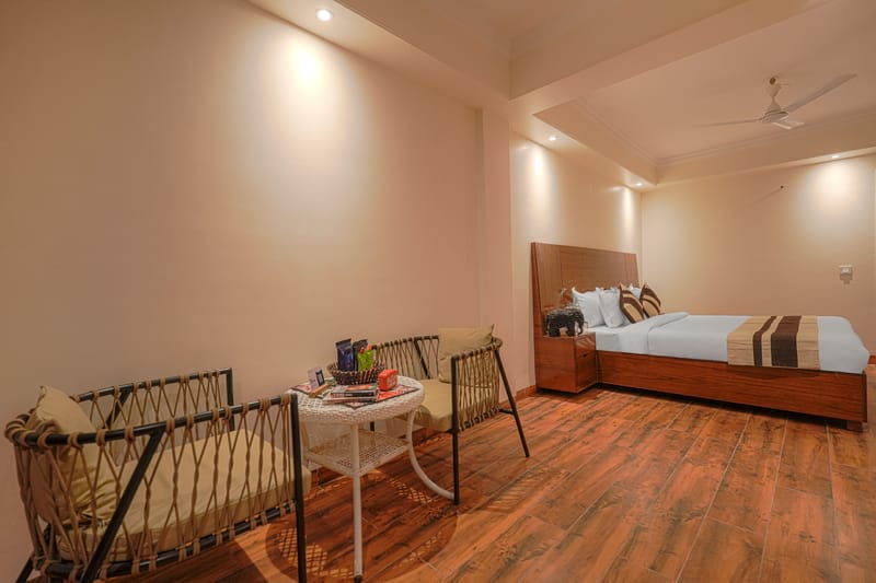 Dilli Villa Blush | Hillside Suite With Private Balcony, Common Pool & Scenic Views – photo 12