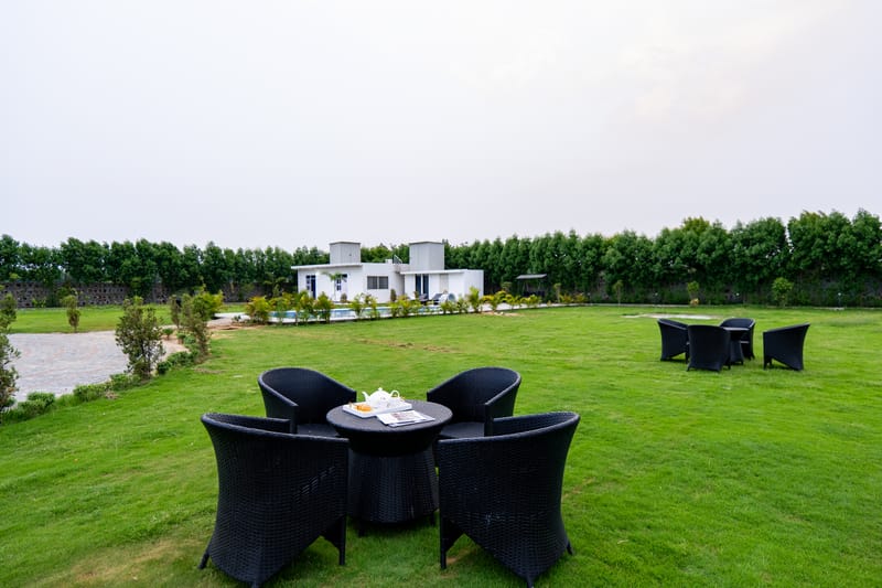 Malik Farms | Countryside Wooden Cottage on 2 Acre Estate with Shared Pool, Garden & Restaurant – photo 15