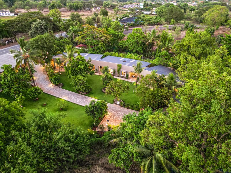 The Crescent Palm Fern | Boutique Cottage With Shared Game Room, Garden and Restaurant – photo 1