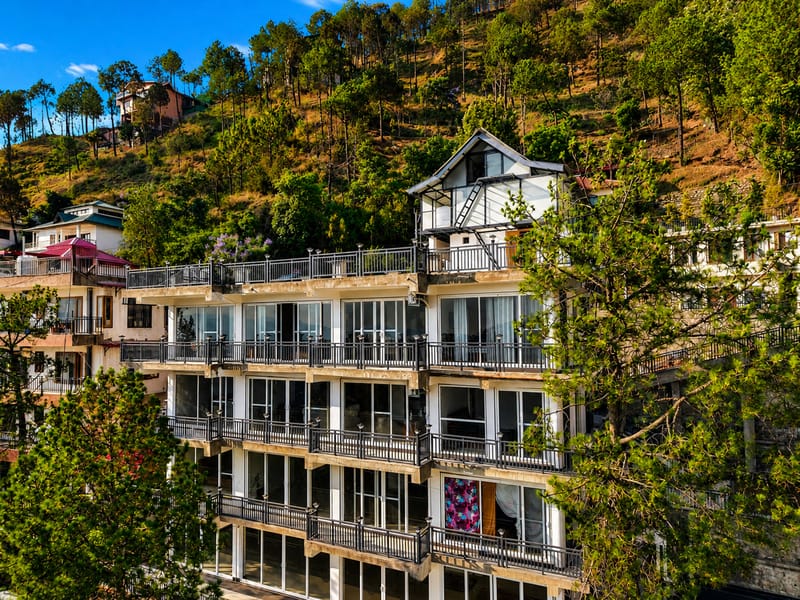Mist & Manor Maple | Pet-friendly 6-BHK Apartment with Shared Game Zone, Outdoor Seating Areas & 360 Panoramic Views – photo 1