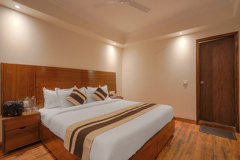 Dilli Villa Blush | Hillside Suite With Private Balcony, Common Pool & Scenic Views – photo 11