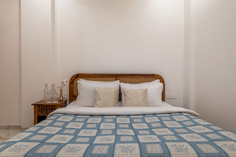 White House |  3-BHK Villa With panoramic Hill Views, Glass Room, Outdoor Pool & Dam nearby – photo 26