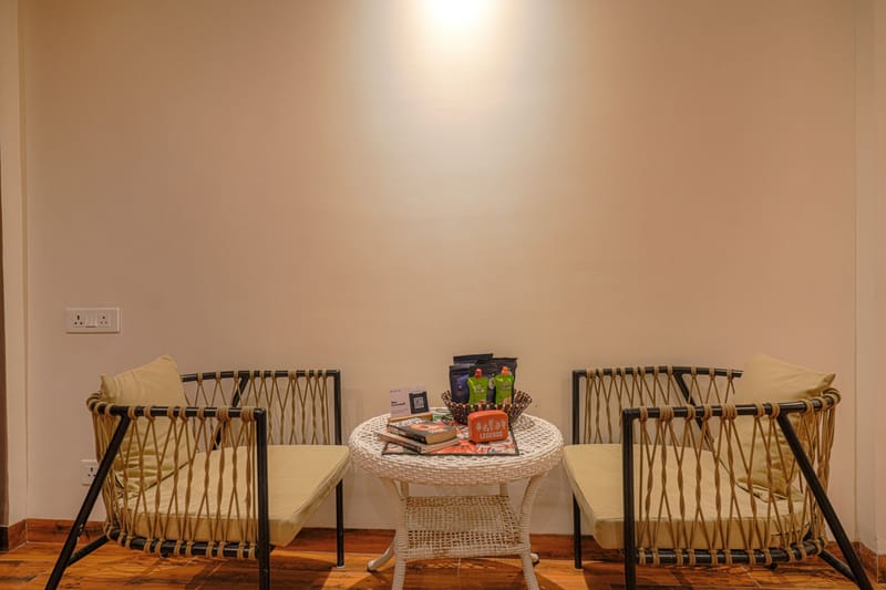 Dilli Villa Blush | Hillside Suite With Private Balcony, Common Pool & Scenic Views – photo 7